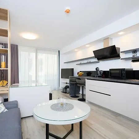 Apartmán Diana Lovely Studio With Balcony