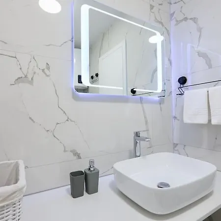 Diana Lovely Studio With Balcony Appartamento