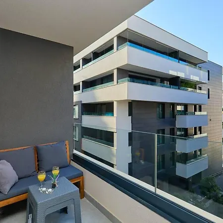 Diana Lovely Studio With Balcony Apartman