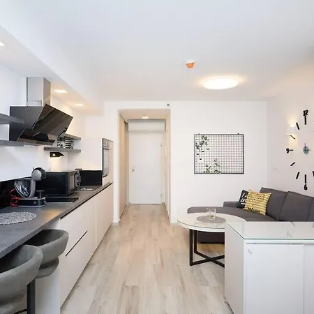 Diana Lovely Studio With Balcony *